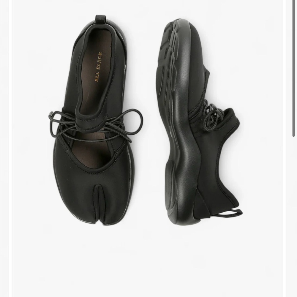 All Black Designer Brand Split-Toe Lace-Up Tabi Mary Jane Sneakers